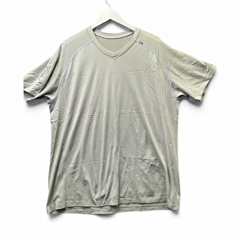 Helly Hansen Men's Gray Solid V-Neck Short Sleeve Logo Knit T-Shirt